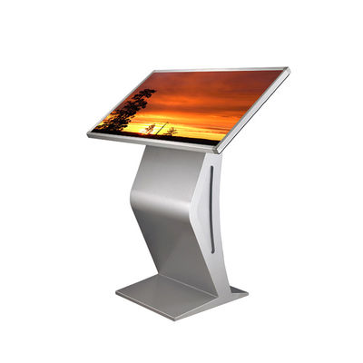 Señalización interior de Digitaces que hace publicidad de la exhibición de la cartelera del LCD para el centro comercial