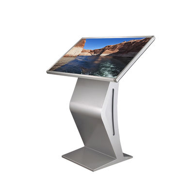 Señalización interior de Digitaces que hace publicidad de la exhibición de la cartelera del LCD para el centro comercial